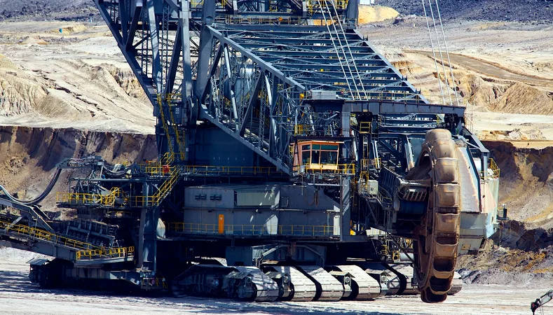 IAM A Heavy Industrial Equipment Manufacturing, Sales and Services Worker